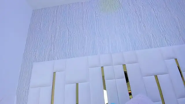 hillary uckerman  online show from 12.02.25