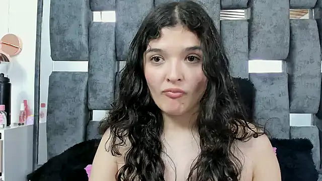 Snapshot of ARTEMISAKIM chatting on 10.10.25 ARTEMISAKIM online show from 10.10.25