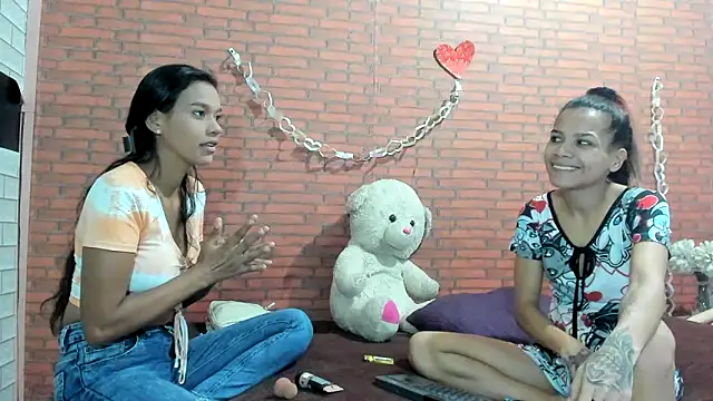 Snapshot of crazylatinagirls chatting on 03.08.25 crazylatinagirls online show from 03.08.25