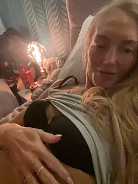 Fiery Blonde LexiX online show from 10.29.25