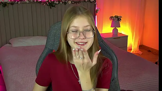 EveMundie online show from 10.14.25