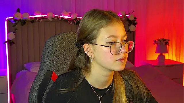 EveMundie online show from 10.31.25