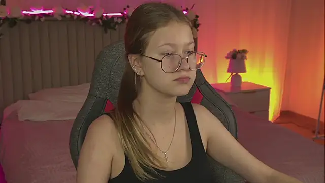 EveMundie online show from 11.10.25