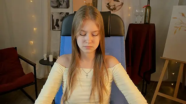 EveMundie online show from 12.20.25