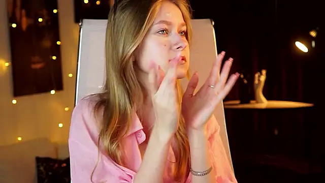EveMundie online show from 05.15.26
