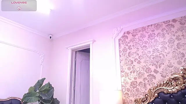 AnahisBennett online show from 11.15.25