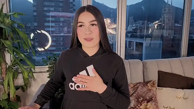 Snapshot of Ivanna_West chatting on 09.17.25 Ivanna West online show from 09.17.25