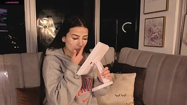 Ivanna West online show from 11.12.25