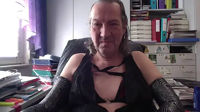 HMStraps01 online show from 03.07.25