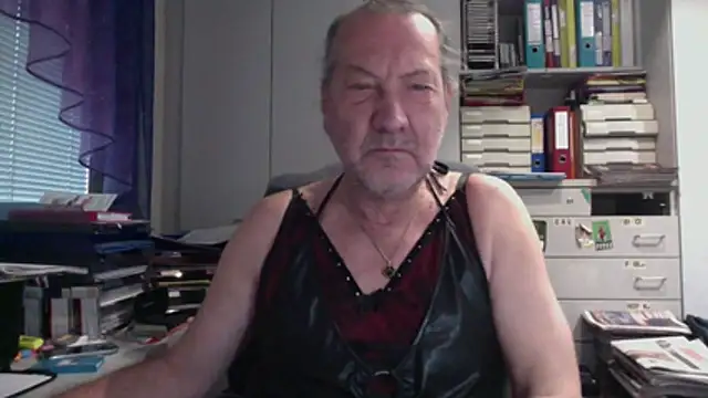 HMStraps01 online show from 12.02.25