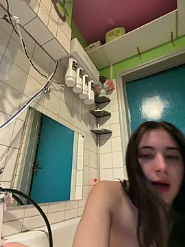 Snapshot of sexymelli18 chatting on 04.25.26 sexymelli18 online show from 04.25.26