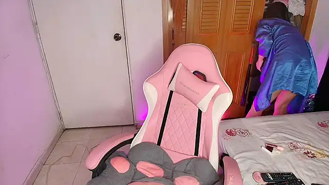 Peach Rose  online show from 11.27.25