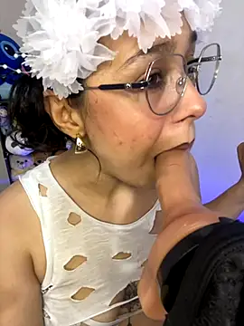 Emma Winslow online show from 11.22.25