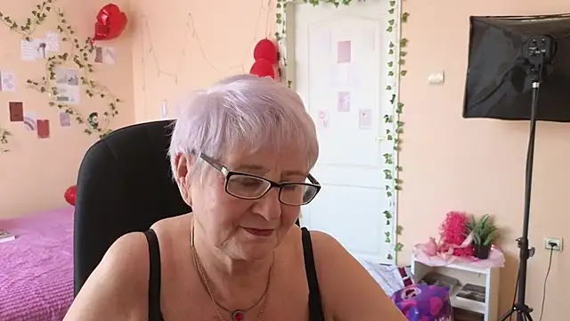 Snapshot of Sandra_Snowflake chatting on 03.25.26 Sandra Snowflake online show from 03.25.26