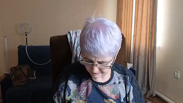 Snapshot of Sandra_Snowflake chatting on 04.10.26 Sandra Snowflake online show from 04.10.26