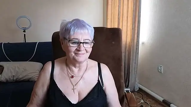 Snapshot of Sandra_Snowflake chatting on 04.11.26 Sandra Snowflake online show from 04.11.26