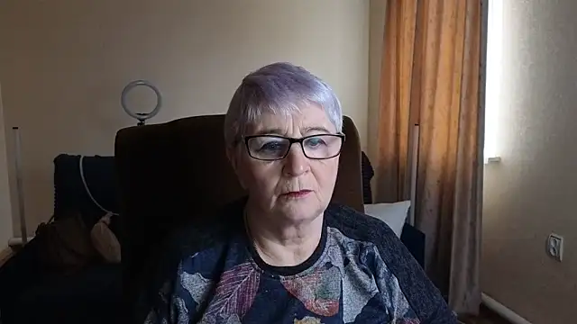 Snapshot of Sandra_Snowflake chatting on 04.13.26 Sandra Snowflake online show from 04.13.26
