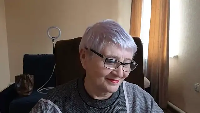 Snapshot of Sandra_Snowflake chatting on 04.21.26 Sandra Snowflake online show from 04.21.26
