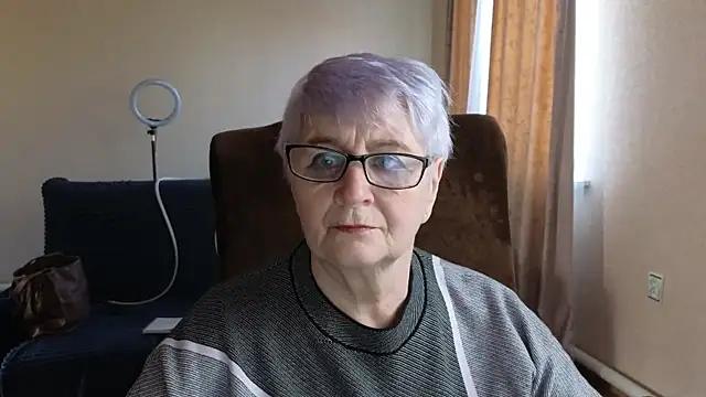 Snapshot of Sandra_Snowflake chatting on 04.28.26 Sandra Snowflake online show from 04.28.26
