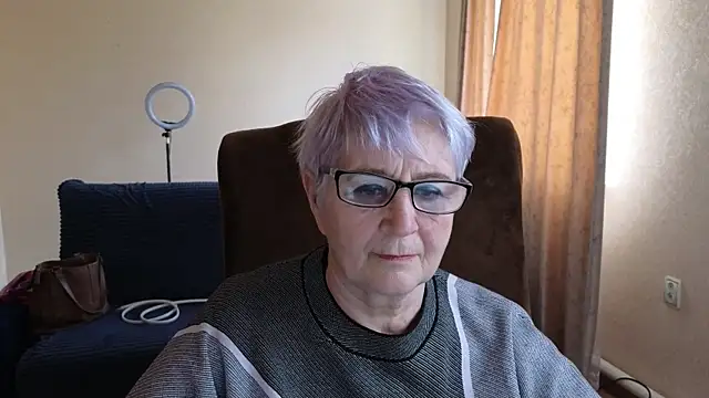 Snapshot of Sandra_Snowflake chatting on 04.29.26 Sandra Snowflake online show from 04.29.26
