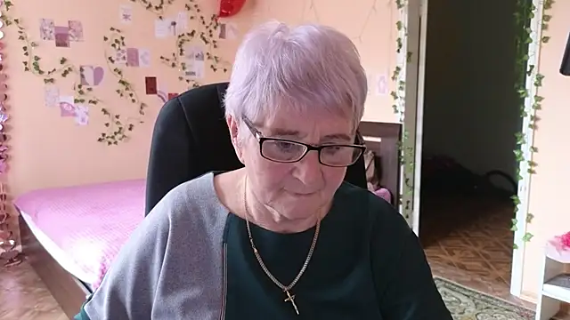 Snapshot of Sandra_Snowflake chatting on 04.30.26 Sandra Snowflake online show from 04.30.26