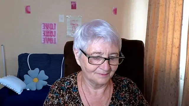 Snapshot of Sandra_Snowflake chatting on 06.29.26 Sandra Snowflake online show from 06.29.26