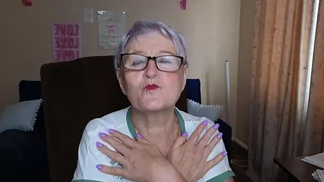 Snapshot of Sandra_Snowflake chatting on 07.17.26 Sandra Snowflake online show from 07.17.26