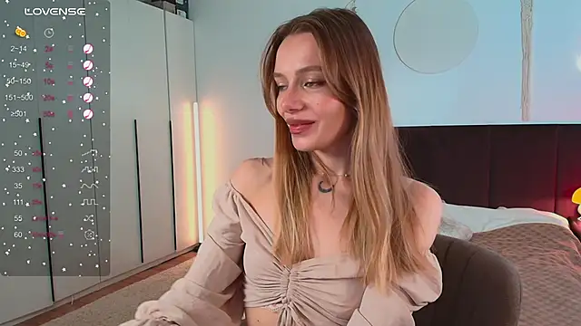 LunaticaBae online show from 10.19.25