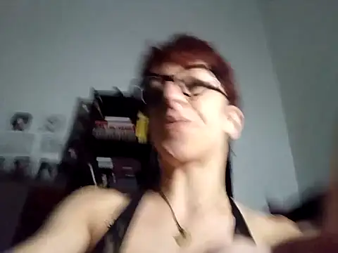 Snapshot of MirianaB chatting on 10.08.25 MirianaB online show from 10.08.25