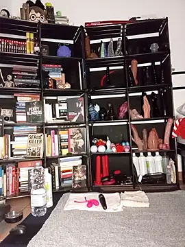 Snapshot of MirianaB chatting on 10.27.25 MirianaB online show from 10.27.25