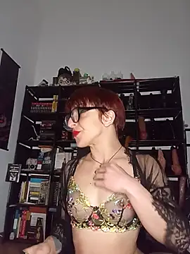 Snapshot of MirianaB chatting on 11.17.25 MirianaB online show from 11.17.25