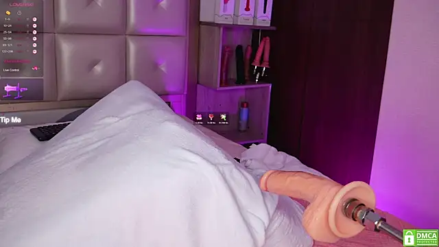 Snapshot of Meli_luu chatting on 11.01.25 Meli luu online show from 11.01.25