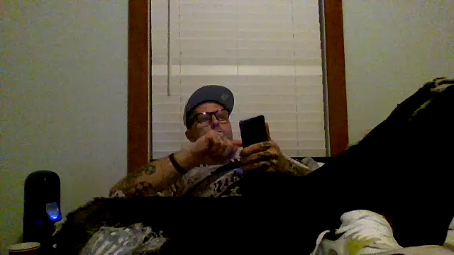 Snapshot of mickeyg420 chatting on 03.23.25 mickeyg420 online show from 03.23.25