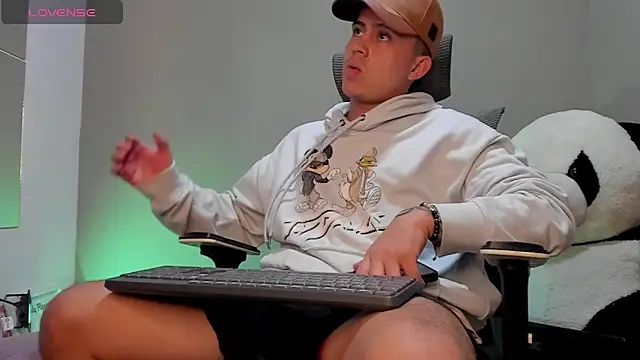 Snapshot of mattiwsmorris_ chatting on 10.23.25 mattiwsmorris online show from 10.23.25