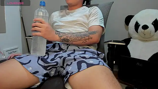 Snapshot of mattiwsmorris_ chatting on 10.29.25 mattiwsmorris online show from 10.29.25