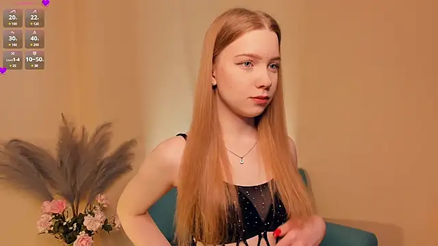 Snapshot of FloraBonde chatting on 02.22.25 FloraBonde online show from 02.22.25