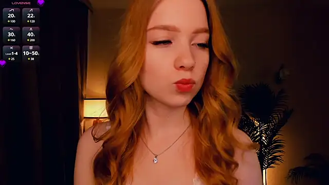 Snapshot of FloraBonde chatting on 03.04.25 FloraBonde online show from 03.04.25