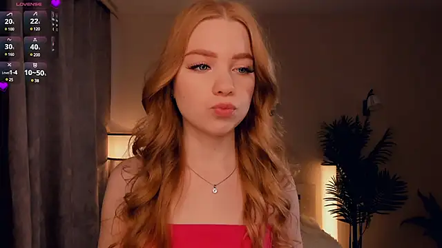 Snapshot of FloraBonde chatting on 03.16.25 FloraBonde online show from 03.16.25