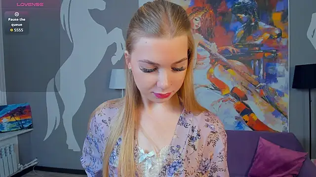 Snapshot of FloraBonde chatting on 09.27.25 FloraBonde online show from 09.27.25