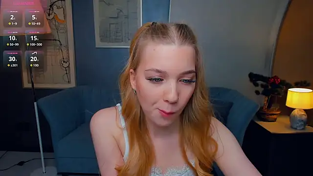 Snapshot of FloraBonde chatting on 10.03.25 FloraBonde online show from 10.03.25