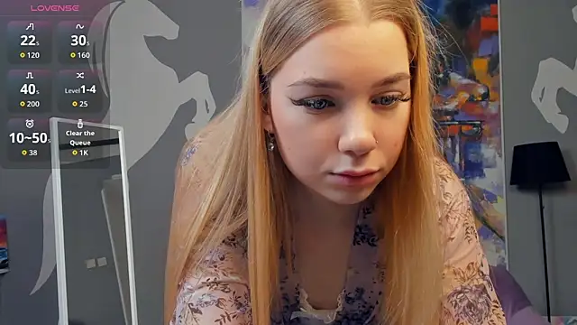 Snapshot of FloraBonde chatting on 10.12.25 FloraBonde online show from 10.12.25