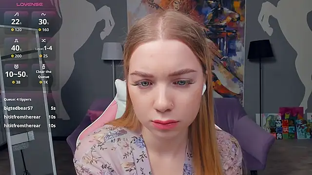 Snapshot of FloraBonde chatting on 10.30.25 FloraBonde online show from 10.30.25