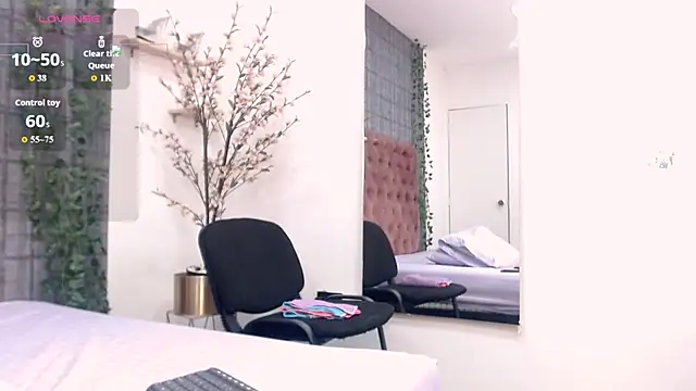 Mia  coluccy online show from 09.28.25