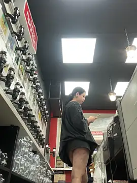 Snapshot of AlishaPrettyBlade chatting on 11.08.25 AlishaPrettyBlade online show from 11.08.25