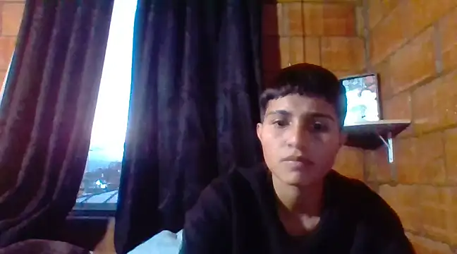 Snapshot of cora-gunn chatting on 03.09.25 cora-gunn online show from 03.09.25