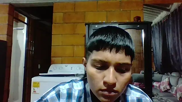 Snapshot of cora-gunn chatting on 03.18.25 cora-gunn online show from 03.18.25