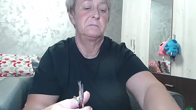 RosesandLillies online show from 12.18.25