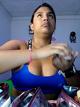 Snapshot of victoria_roussee chatting on 10.19.25 victoria roussee online show from 10.19.25