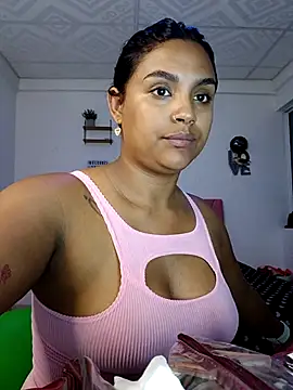 Snapshot of victoria_roussee chatting on 10.23.25 victoria roussee online show from 10.23.25