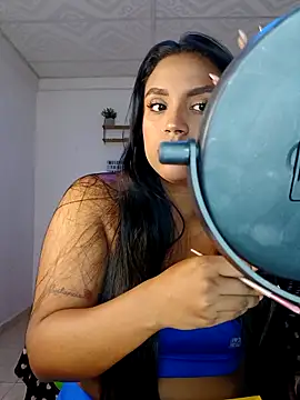 Snapshot of victoria_roussee chatting on 10.25.25 victoria roussee online show from 10.25.25